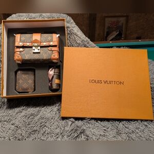 Louis Vuitton x Grace Coddington "Catogram"
